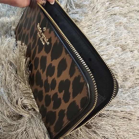 Kate Spade Lucy  Medium L-Zip Wristlet in Leopard Print - Picture 7 of 7